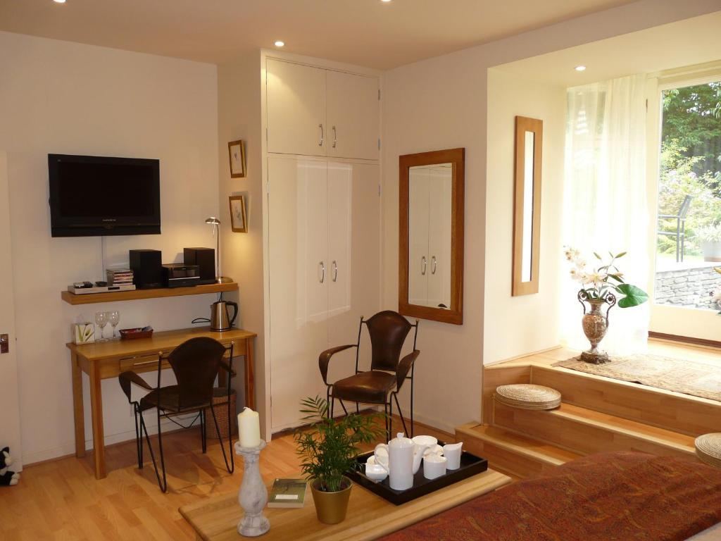 Applethwaite Suite sitting corner with television and tea tray